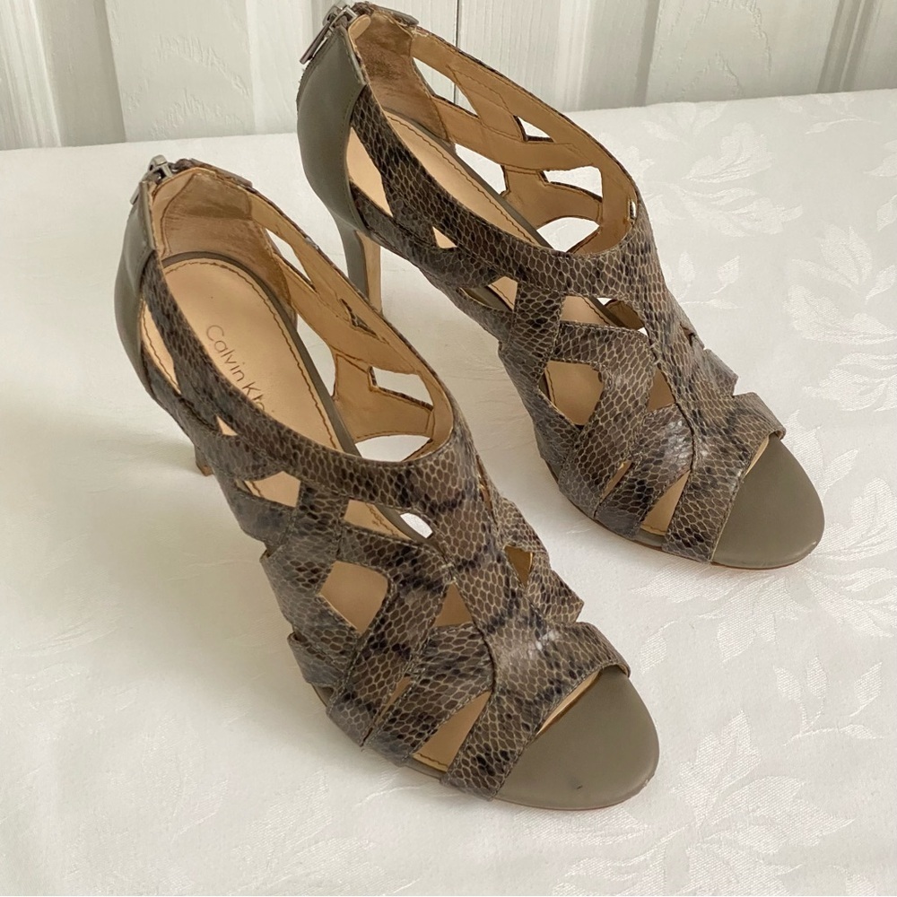 Calvin Klein Peep Toe High Heeled Kiani Lux Snake Sandals Size 7.5